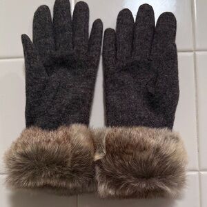 Elegant Fur-Trimmed Gray Wool Blend Warm Gloves Womens Small